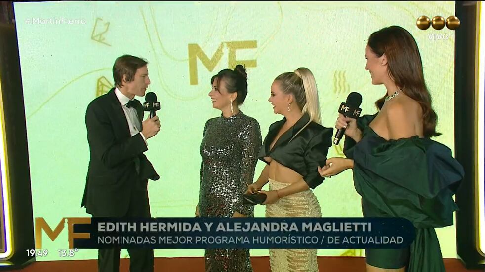 Edith Hermida y Alejandra Maglietti en la alfombra roja de los Premios Martín Fierro 2022