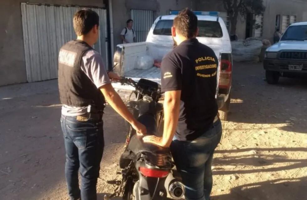La policía secuestró la moto en la que huyeron los detenidos por el crimen del kiosquero