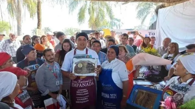 Juan Carlos Reynoso es el primer hombre en consagrarse como Campeón de la Empanada en el festival nacional de Famaillá.