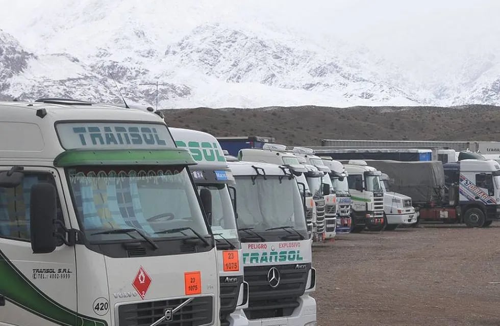 Pedirán PCR negativo a los camioneros para ingresar a Chile.
