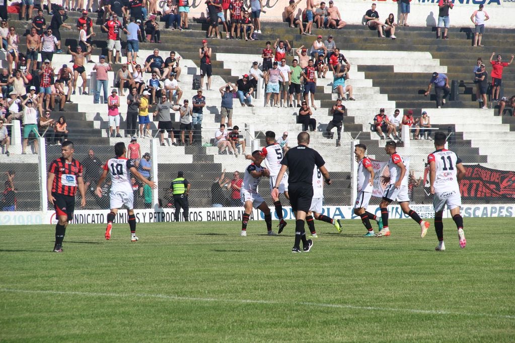Marcelo Castellano ya convirtió el primer gol de Sporting
