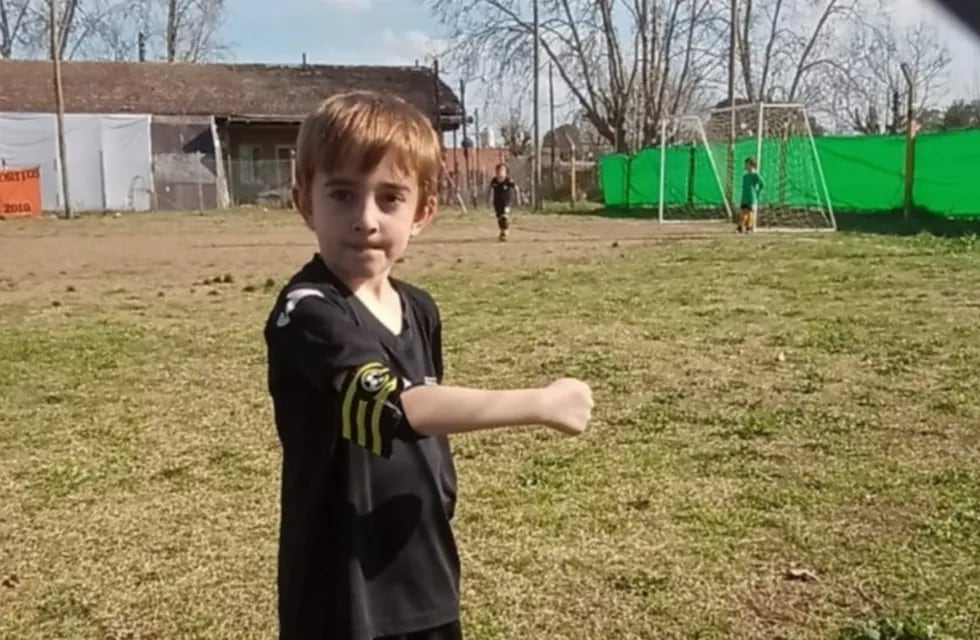 "Ganar o perder no importa. Solo hay que venir a jugar y divertirnos", la arenga viral de un pequeño de La Plata antes de jugar al futbol.