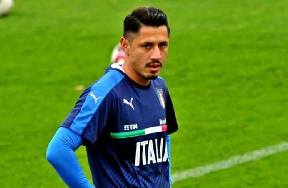 Gianluca Lapadula pudo jugar el Mundial con Perú pero prefirió defender la camiseta de Italia.