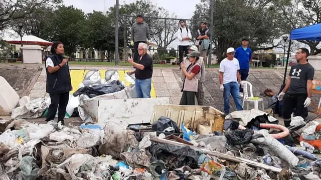 Instituciones, ciudadanos y municipio realizaron una jornada de limpieza comunitaria en las Costas del Río Gualeguaychú