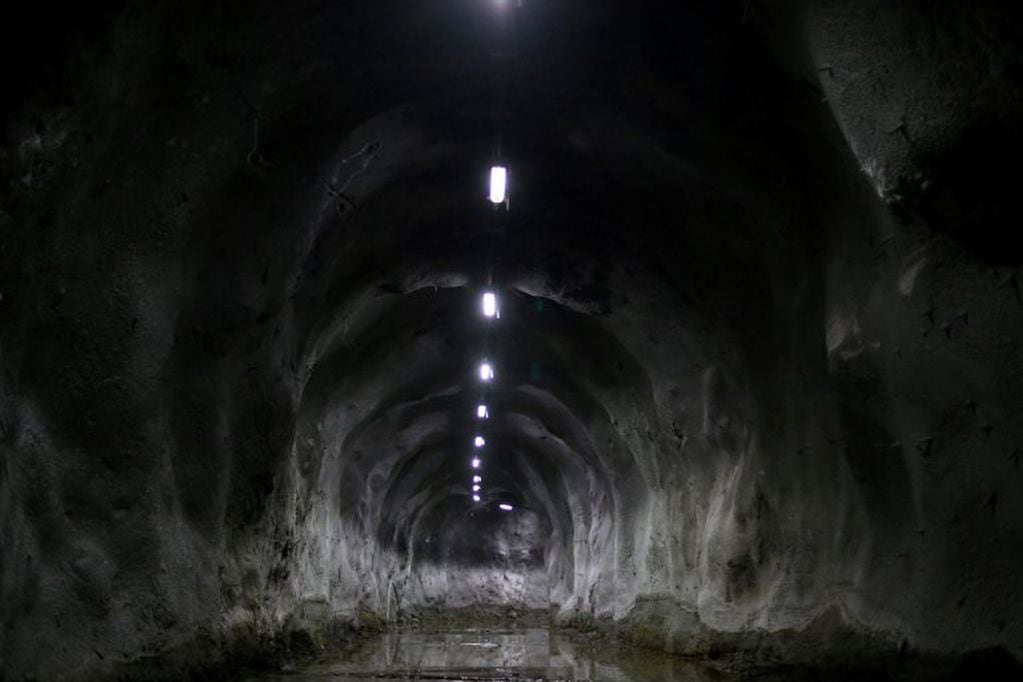 A view of a tunnel inside 'El Teniente' copper mine of Chile's state copper giant Codelco in Rancagua, Chile March 21, 2018. REUTERS/Ivan Alvarado Chile Rancagua  El Teniente mina de cobre mas grande del mundo mineria minas