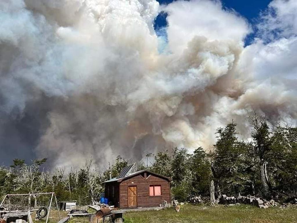 Arde Tierra del Fuego:  la superficie afectada por el incendio se estima en 6500 hectáreas