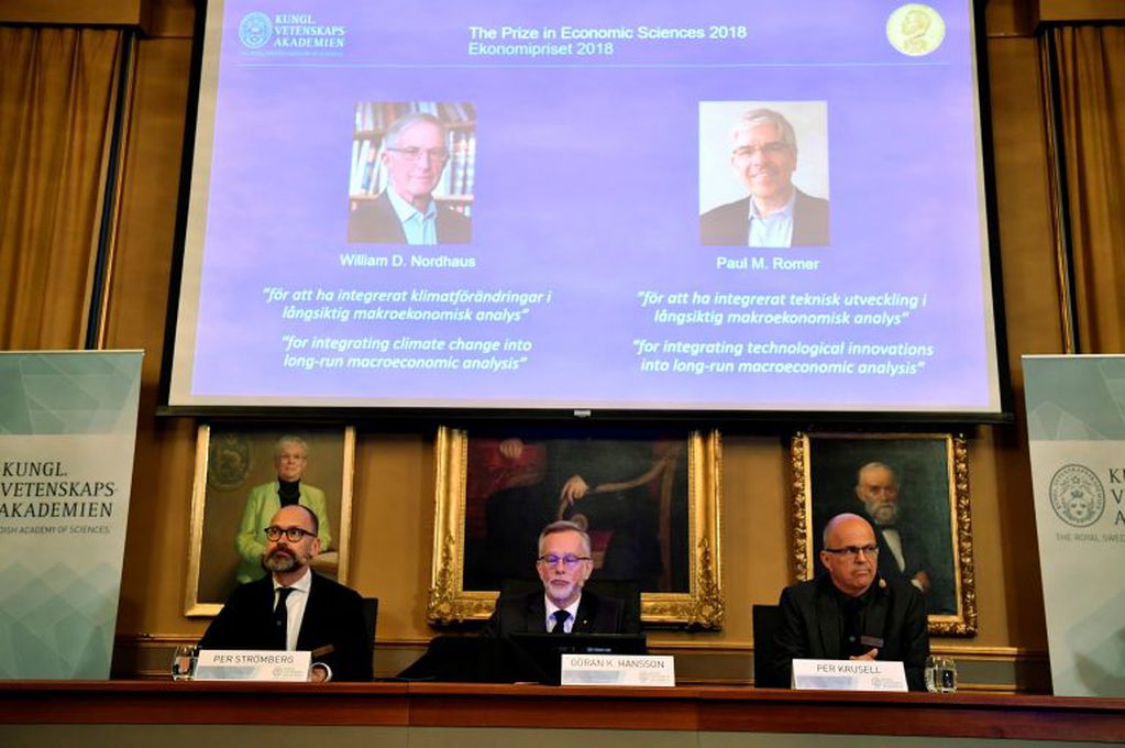 Los estadounidenses William Nordhaus y Paul Romer ganaron el Premio Nobel de Economía