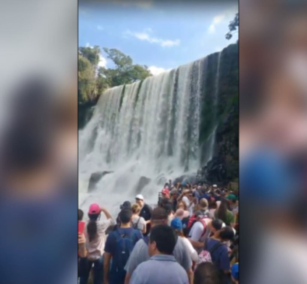 Más de 10 mil personas visitaron el Parque Nacional Iguazú este fin de semana.