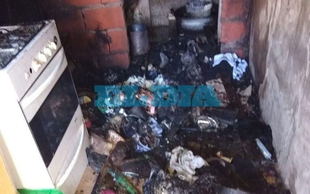 Una familia platense perdió sus objetos luego de un incendio (El Día).