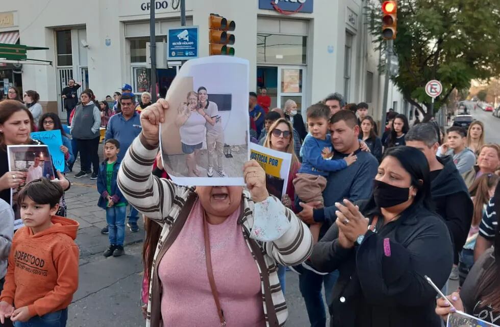 Alta Gracia. Familiares y amigos de Joaquín González reclamaron justicia (LaVoz).