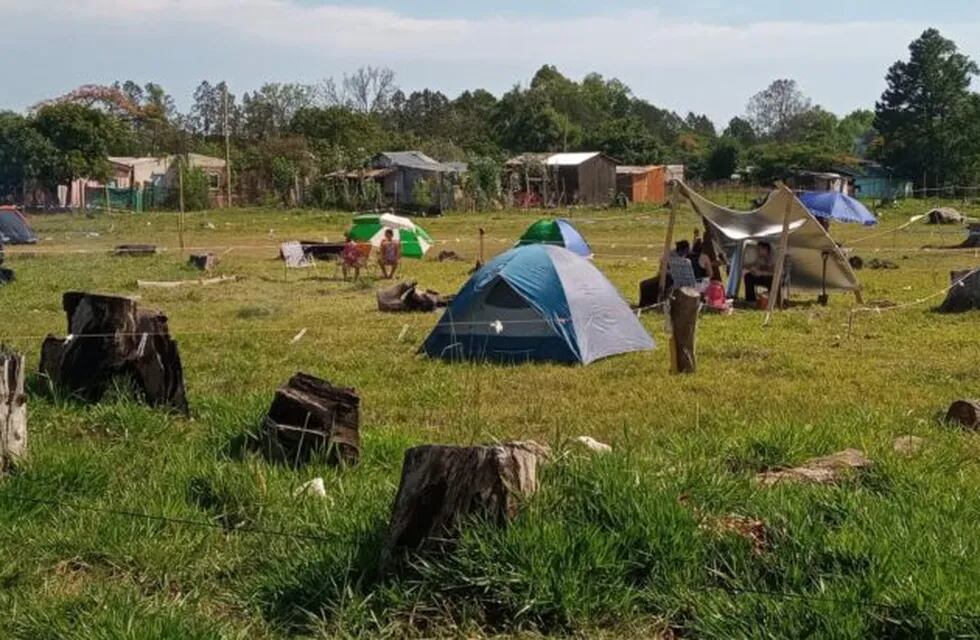 Toma de tierras: unas veinte familias se asentaron en un terreno en Garupá