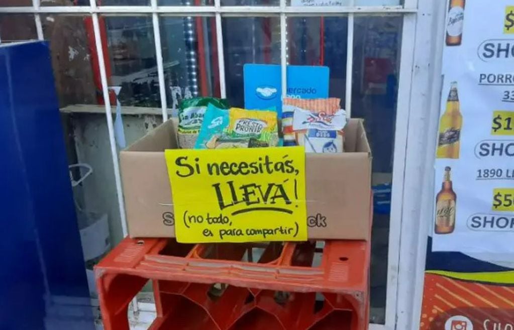 La caja solidaria del vendedor de Corrientes.