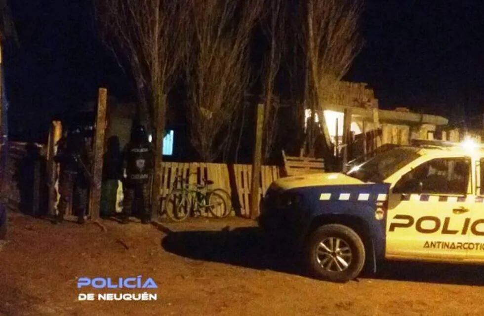 El allanamiento se realizó ayer en el barrio Cuenca XV de Neuquén.