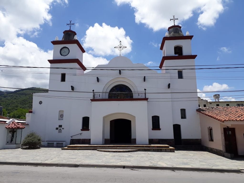 Parroquia Santiago Apóstol en Campo Quijano.