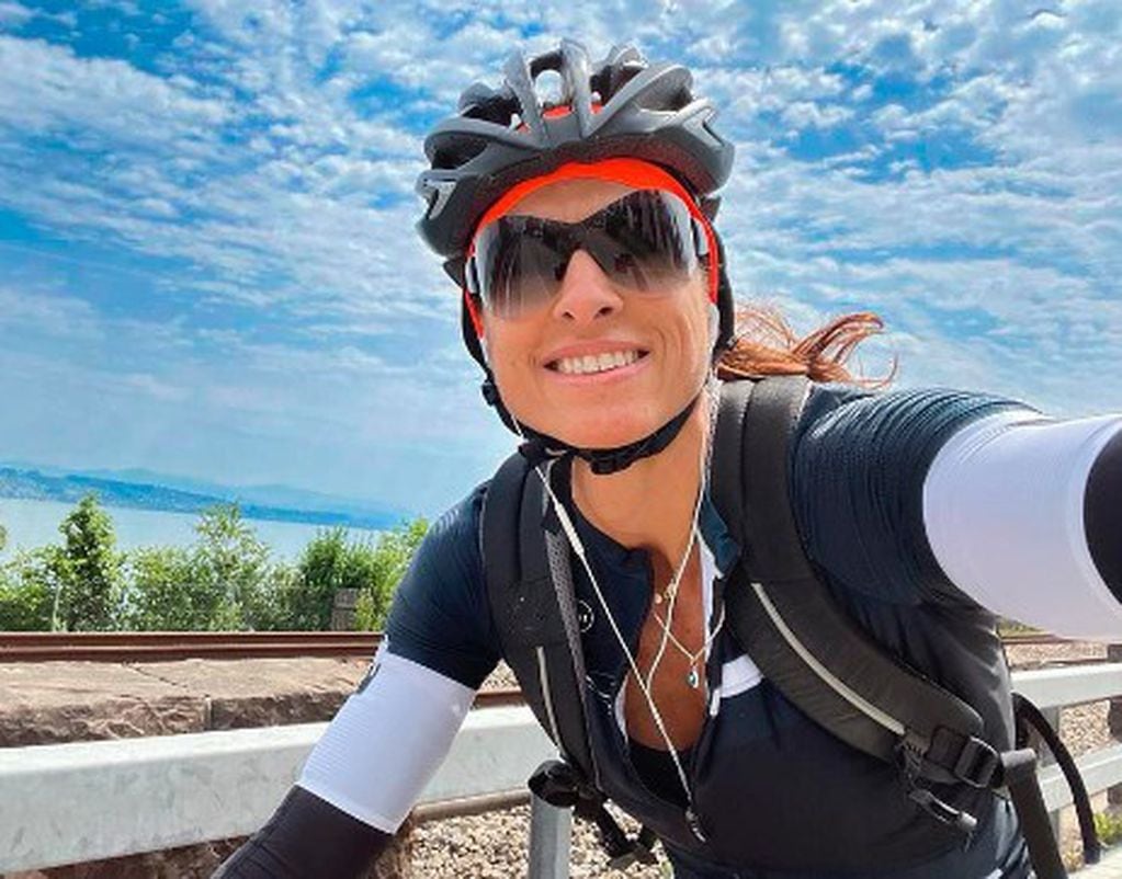 Gabriela Sabatini se dedica a viajar por todo el mundo, y siempre con su bicicleta.