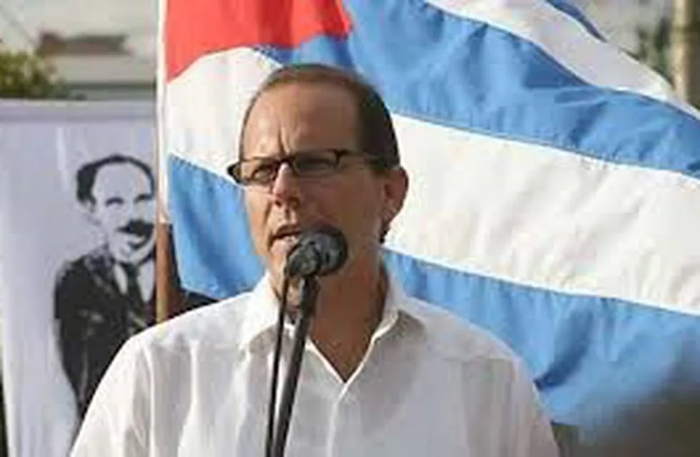 El embajador de Cuba visita la ciudad y participa de actividades