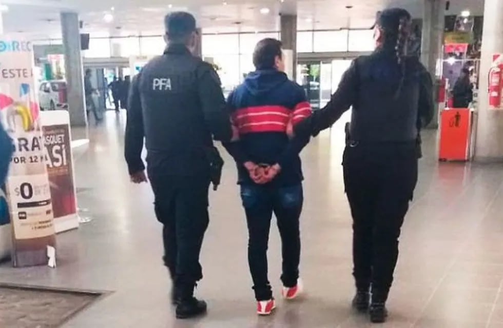 Detuvieron a un prófugo en la Terminal de Ómnibus de Santiago