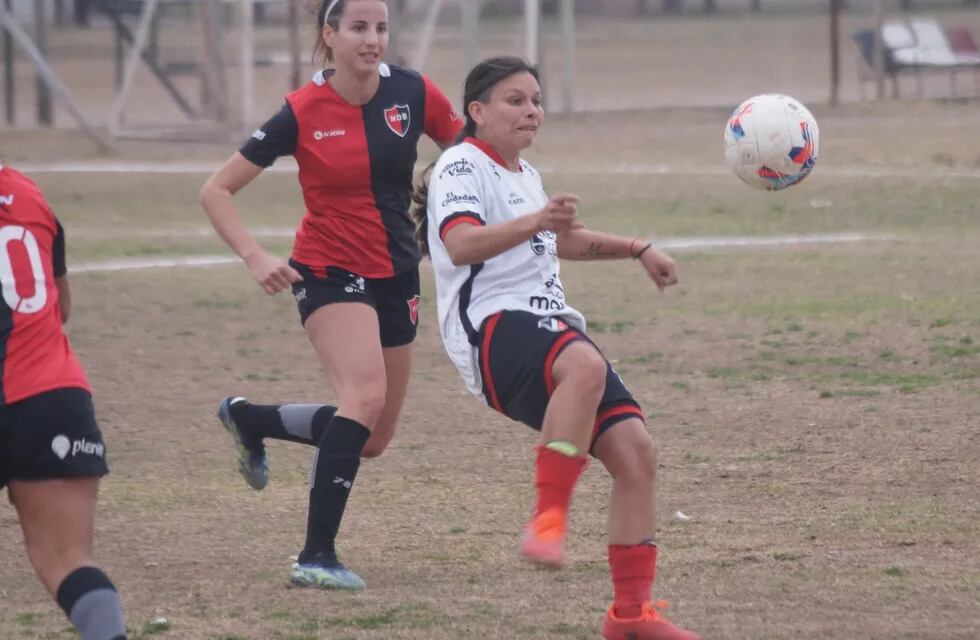 Deportivo Maipú- fútbol femenino. Cayó ante Newell's por 3-0 en La Fortaleza II.