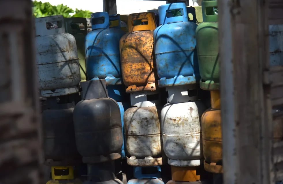 El precio subió abruptamente y suspendieron la repartición de garrafas de gas en Mendiolaza.