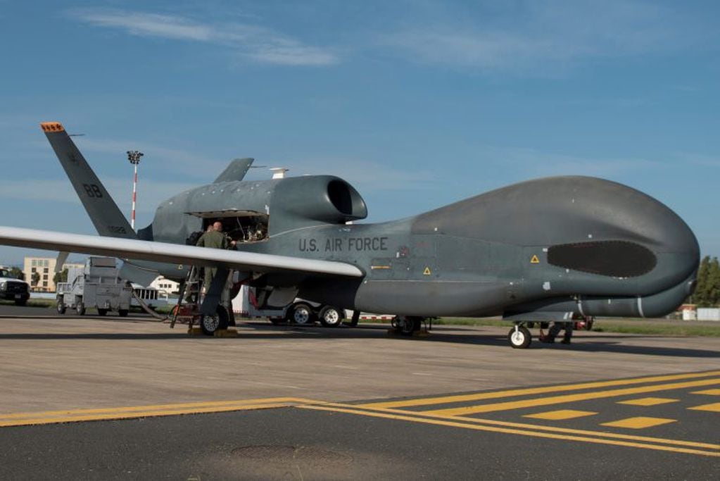 La Guardia Revolucionaria, designada como grupo terrorista por Washington el pasado abril, denunció que el dron estadounidense "violó el espacio aéreo territorial iraní  (Staff Sgt. Ramon A. Adelan/U.S. Air Force via AP)