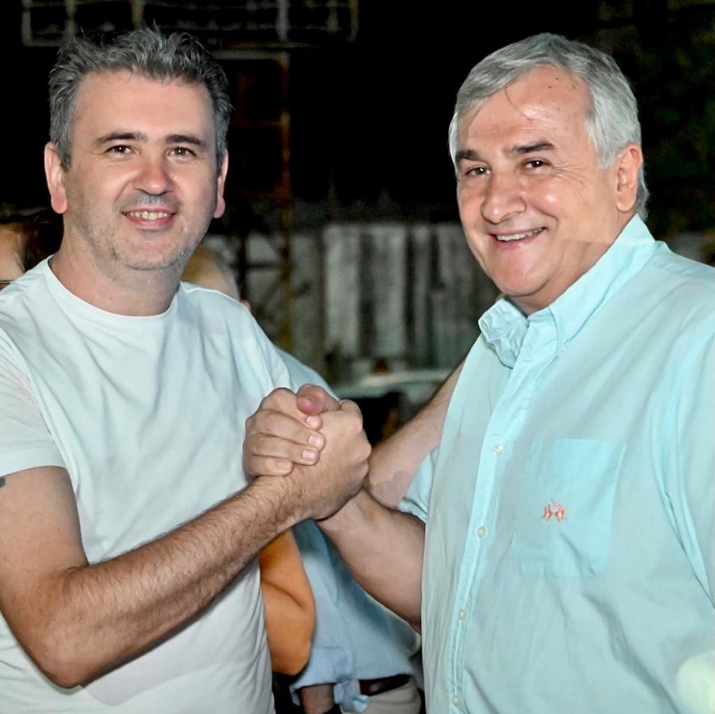 Gerardo Morales felicita a Javier Dieminger por la aplastante victoria de la lista Juntos por La Falda en los comicios municipales de este domingo en esa ciudad de la provincia de Córdoba.