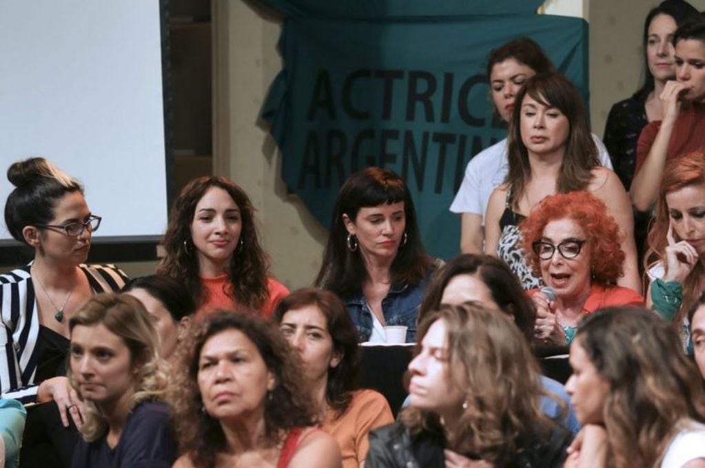 En conferencia de prensa, actrices argentinas denunciaron al actor Juan Darthés.