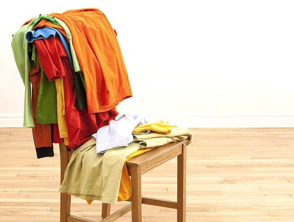 Con estos trucos, el desorden de la ropa acumulada ya no será un problema para vos