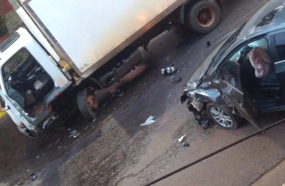 Accidente de tránsito en Eldorado dejó daños materiales.