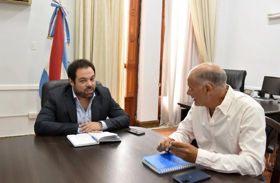 El ministro Manuel Troncoso y el rector de la UNER Andrés Sabella.