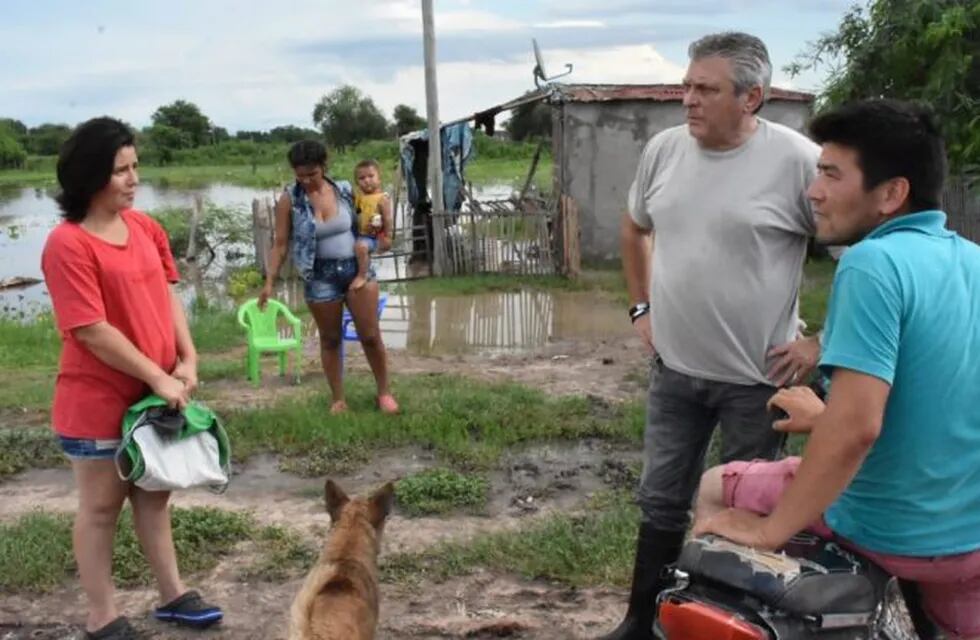 El coordinador de la Unidad Regional Centro, Julio Bojanich recorrió Quintilipi para evaluar el daño causado por el temporal.