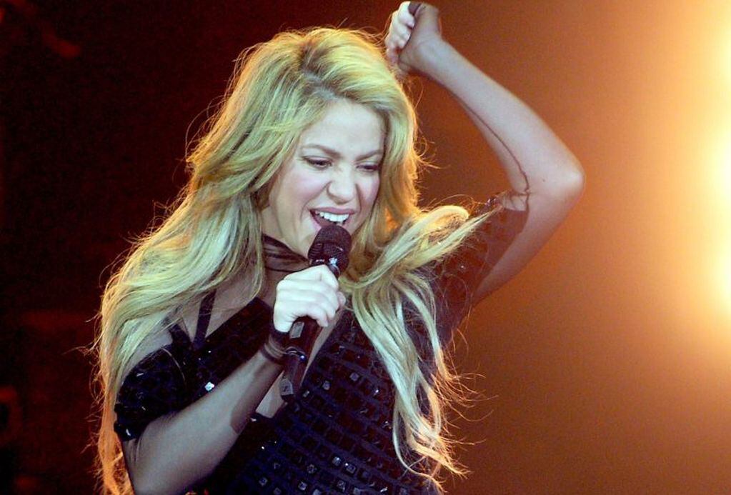 ARCHIVO - La cantante colombiana Shakira, fotografiada el 27/03/2014 en Berlín, Alemania. Tras cancelar varios de sus conciertos, Shakira se ha visto obligada a posponer por recomendación médica todas las fechas de la gira "El Dorado World Tour" en Europa hasta 2018, según confirmó el 14/11/2017 la promotora Live Nation España.
(Vinculado al texto de dpa "Shakira pospone su gira mundial hasta 2018 por recomendación médica" del 14/11/2017) foto: Britta Pedersen/dpa-Zentralbild/dpa alemania berlin Shakira gira El Dorado World Tour musica recitales