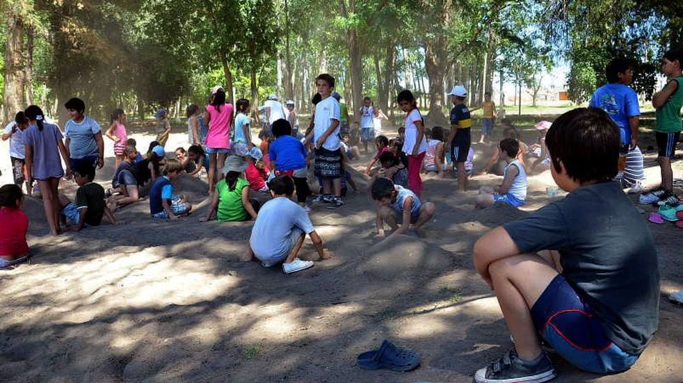 Miles de niños de San Rafael asisten cada año a las colonias de verano.
