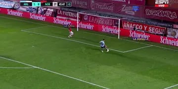 Nicolás Reniero se perdió un gol frente al arco vacío