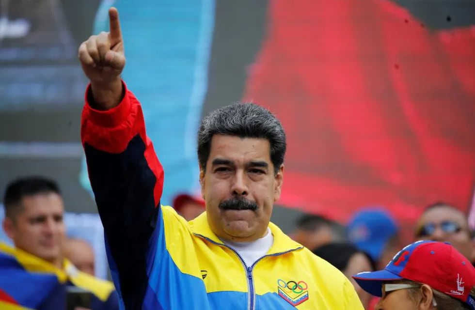 En esta foto de archivo del 10 de agosto de 2019, el presidente de Venezuela, Nicolás Maduro, encabezó un mitin condenando las sanciones económicas impuestas por la administración del presidente de Estados Unidos, Donald Trump, a Venezuela. Crédito: AP / Ariana Cubillos.