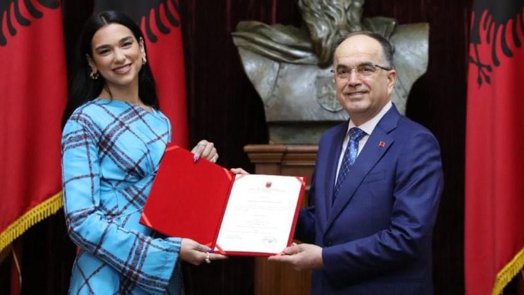 Dua Lipa recibió la ciudadanía albanesa