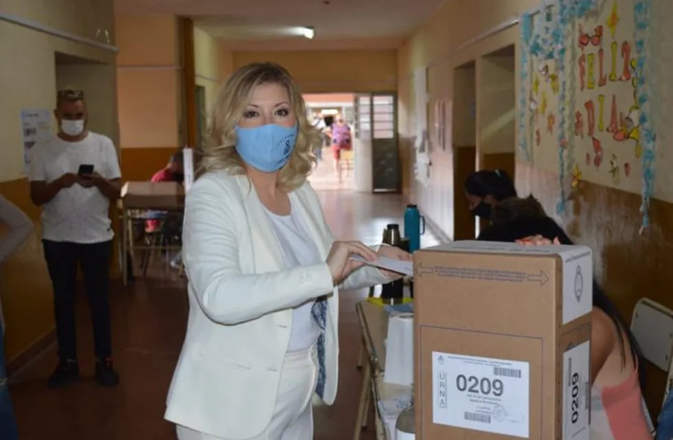Elecciones 2021: Ninfa Alvarenga sufragó hace minutos en Posadas.