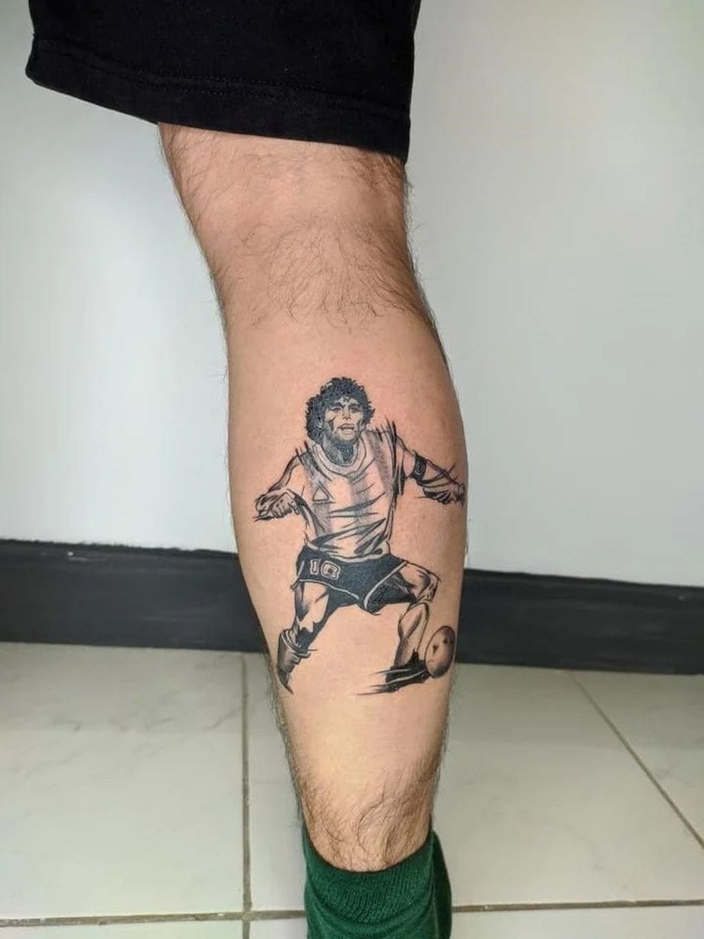 El tatuaje de Oleksandr Mahkov en homenaje a Diego Maradona