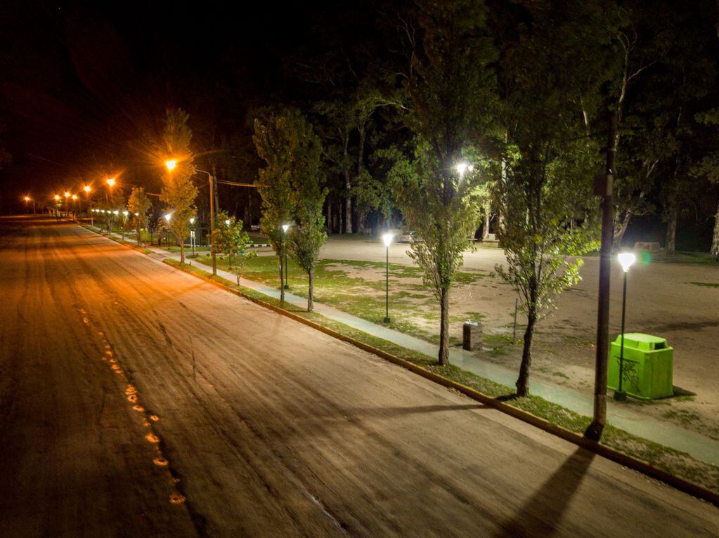Nueva luminaria en Costanera de Arroyito Cespal Municipio