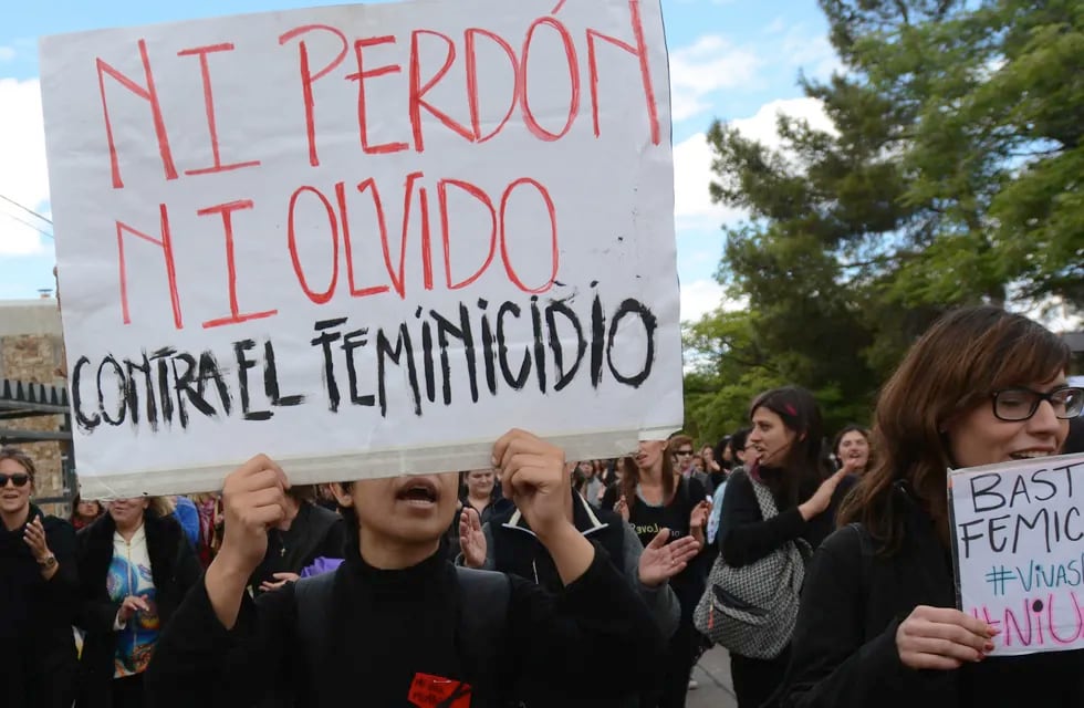 Cientos de mujeres realizaron una marcha por la Uncuyo en el horario del denominado Paro de mujeres en un dia de protestas por el Ni Una Menos  Foto:
