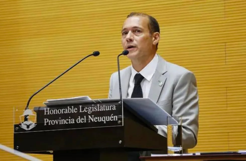 Omar Gutiérrez, el gobernador de Neuquén, estuvo presente en la apertura de las sesiones ordinarias este miércoles 1 de marzo.