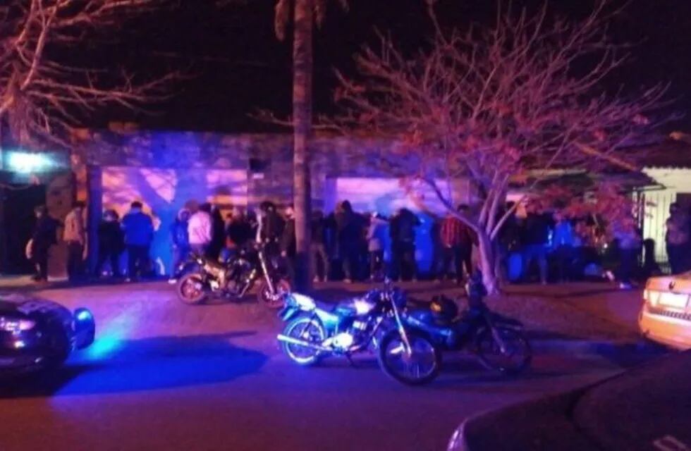 Fueron 40 los demorados en una fiesta clandestina en Campbell y Santa Fe. (Twitter)