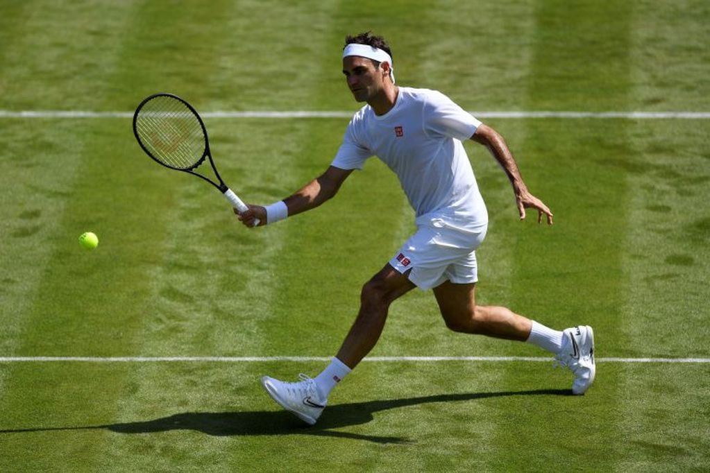 Federer se prepara para su debut en Wimbledon.  Foto: REUTERS/Tony O'Brien