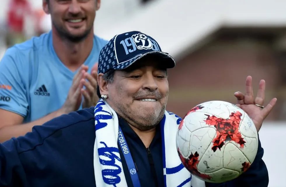 Diego Maradona besó al Pepo e insultó a Mauricio Macri en un boliche bonaerense.