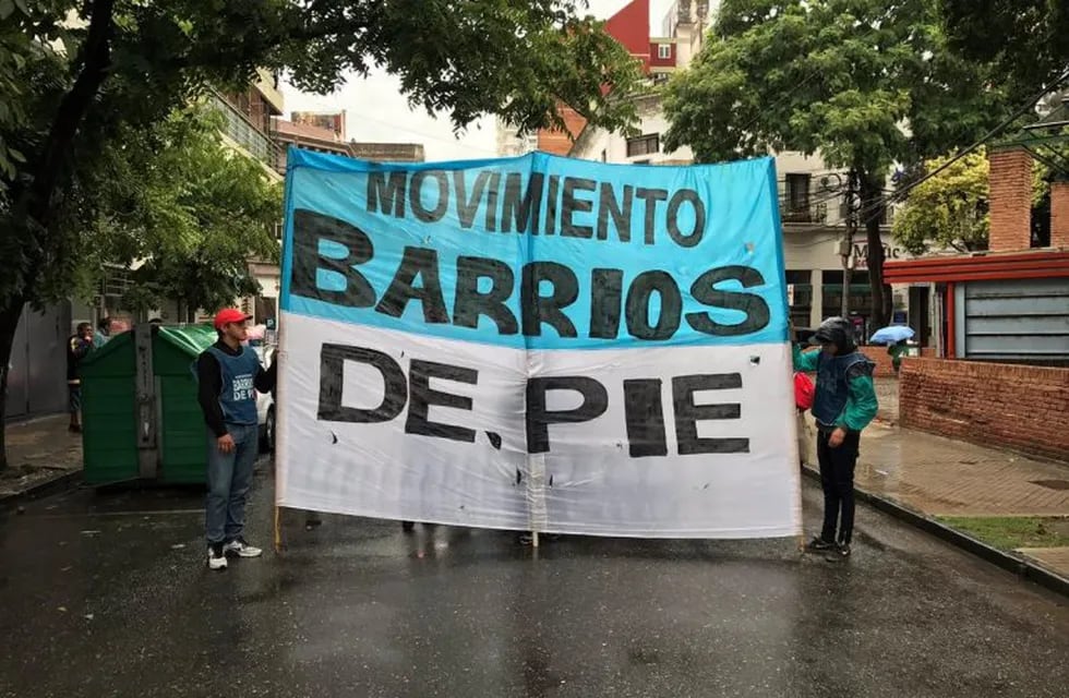 Manifestación del Movimiento Barrios de Pie en Rosario. (@surcamilo)