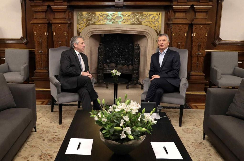 Alberto Fernández y Mauricio Macri en la imagen que en 2019 abrió la transición de gobierno. (Presidencia)