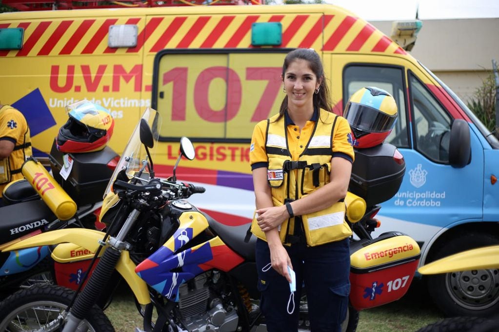 Motoambulancias. Maria Eugena Ahualli será la primera mujer en conducir las motoambulancias del servicio 107 (Municipalidad de Córdoba).