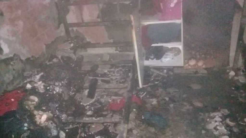 El incendio se inició en el primer piso del Centro de Salud Mental Agudo Ávila. (Min. Seguridad)
