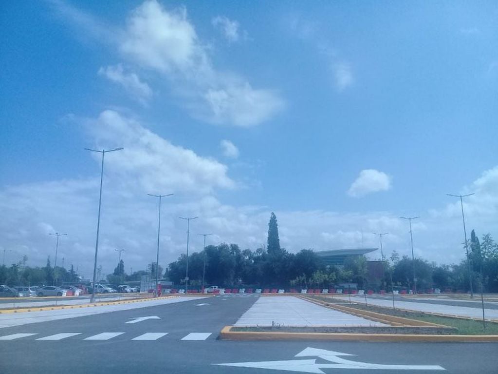 Habilitan nuevos espacios para estacionar en el aeropuerto Córdoba.