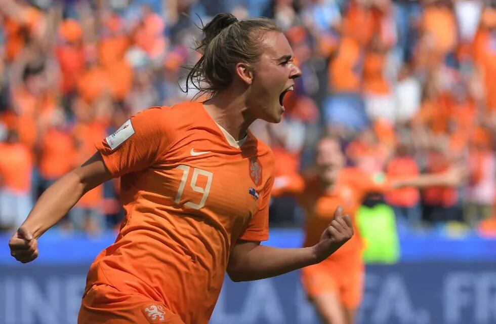 La holandesa Jill Roord festeja su gol agónico para ganarle 1-0 a Nueva Zelanda, por un partido del Mundial de fútbol femenino Francia 2019. (Foto: LOIC VENANCE / AFP)