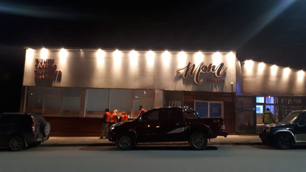 Cancelan cena en local comercial de Ushuaia, habilitado como restaurant. 